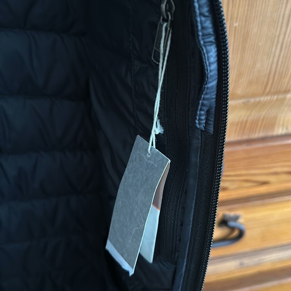 Patagonia Down Vest - Picture 6 of 6